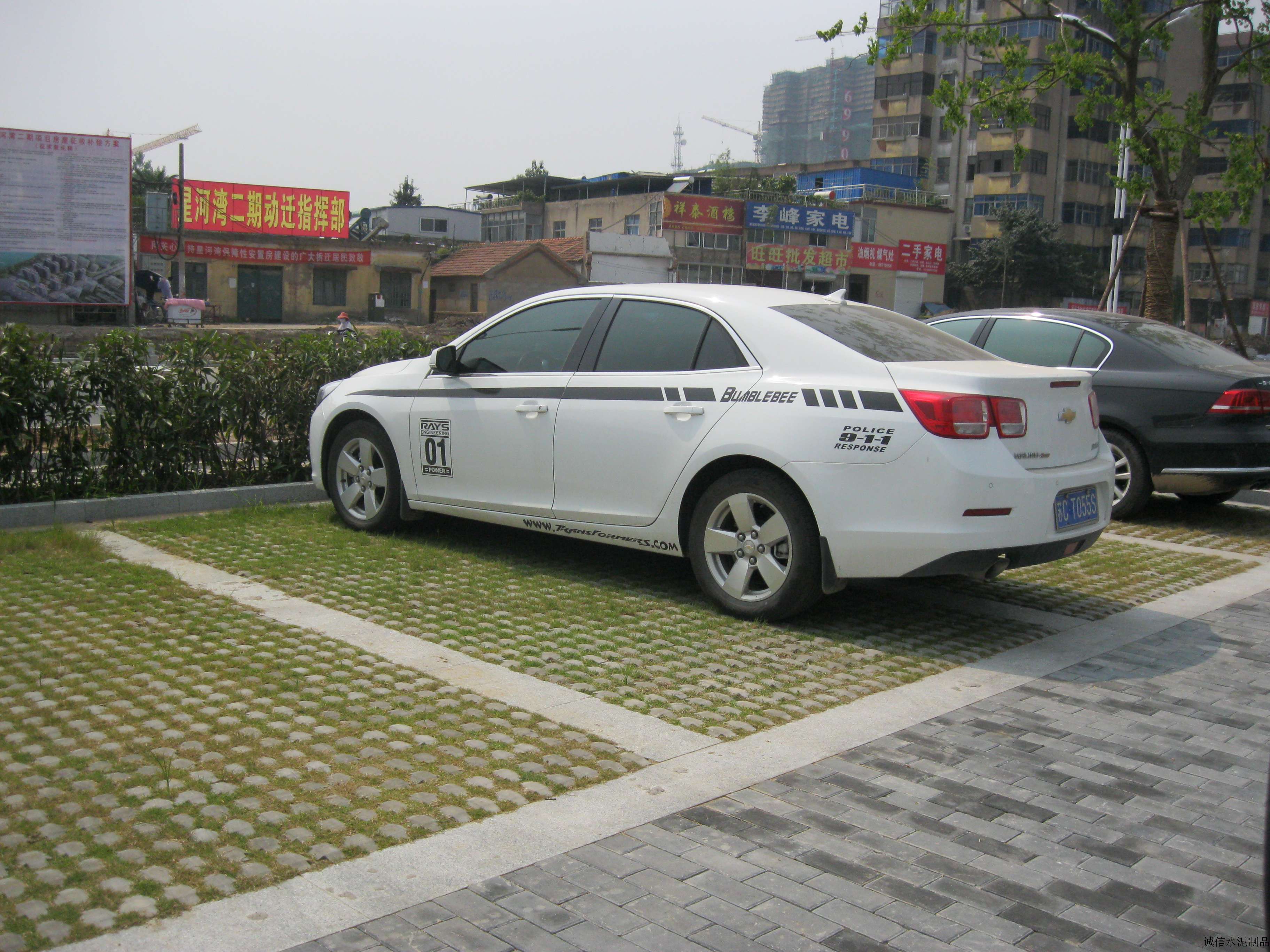 透水砖-水泥井盖-人行道砖-植草砖-新沂诚信水泥制品