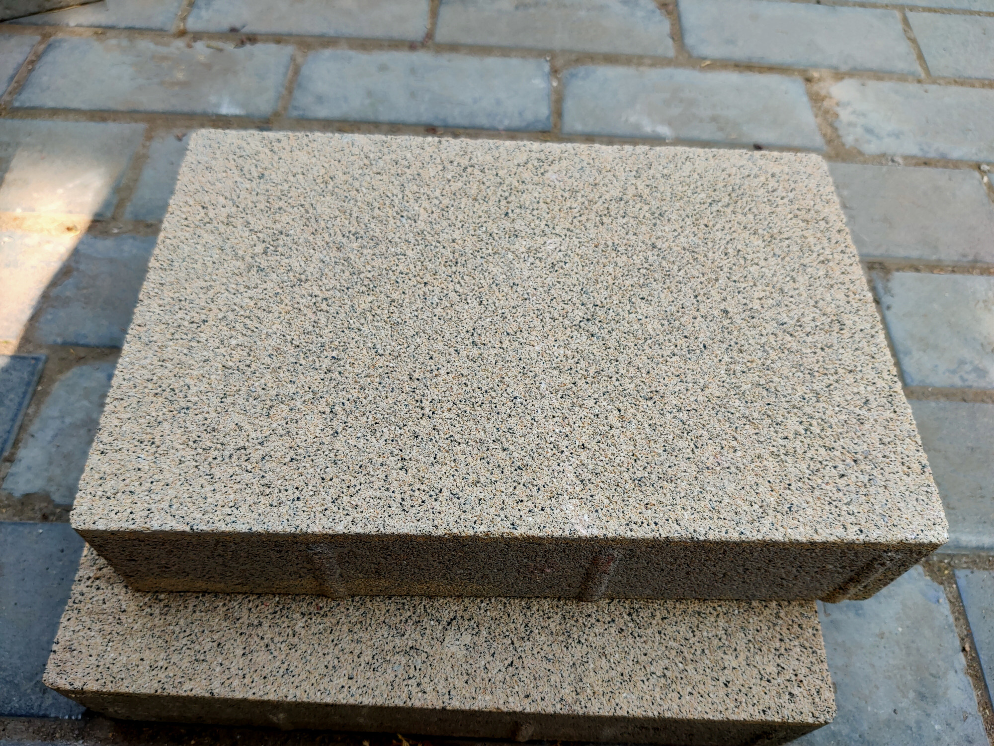 新沂市诚信水泥制品透水砖